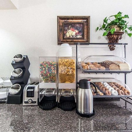 Rodeway Inn Суийтуотър Екстериор снимка