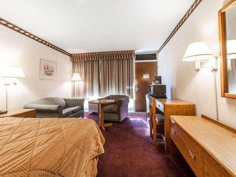 Rodeway Inn Суийтуотър Екстериор снимка