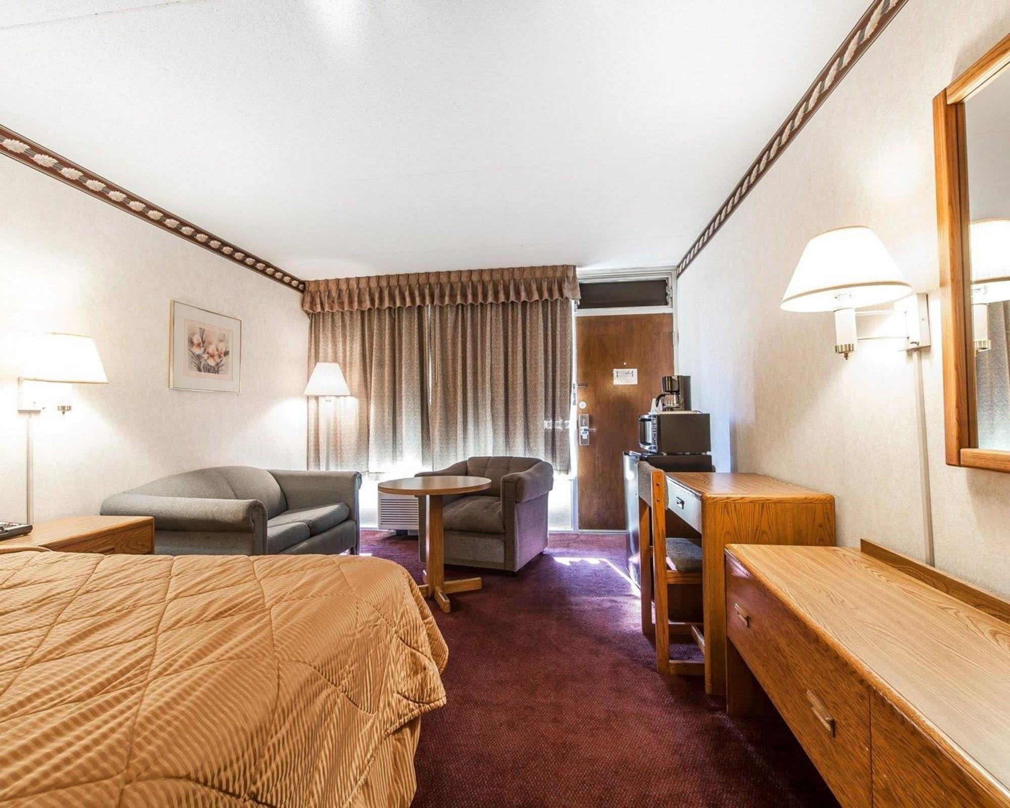 Rodeway Inn Суийтуотър Екстериор снимка