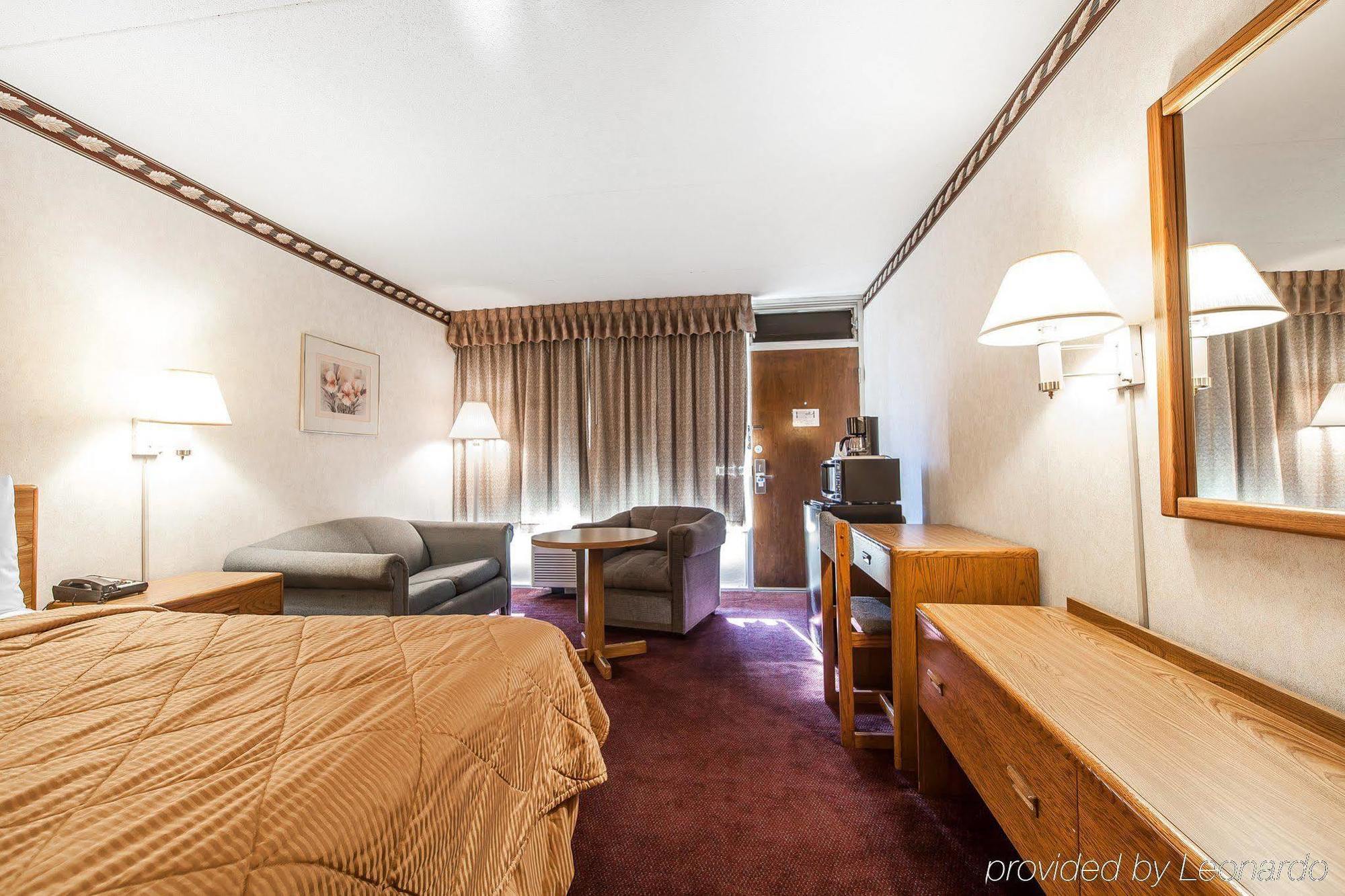 Rodeway Inn Суийтуотър Екстериор снимка