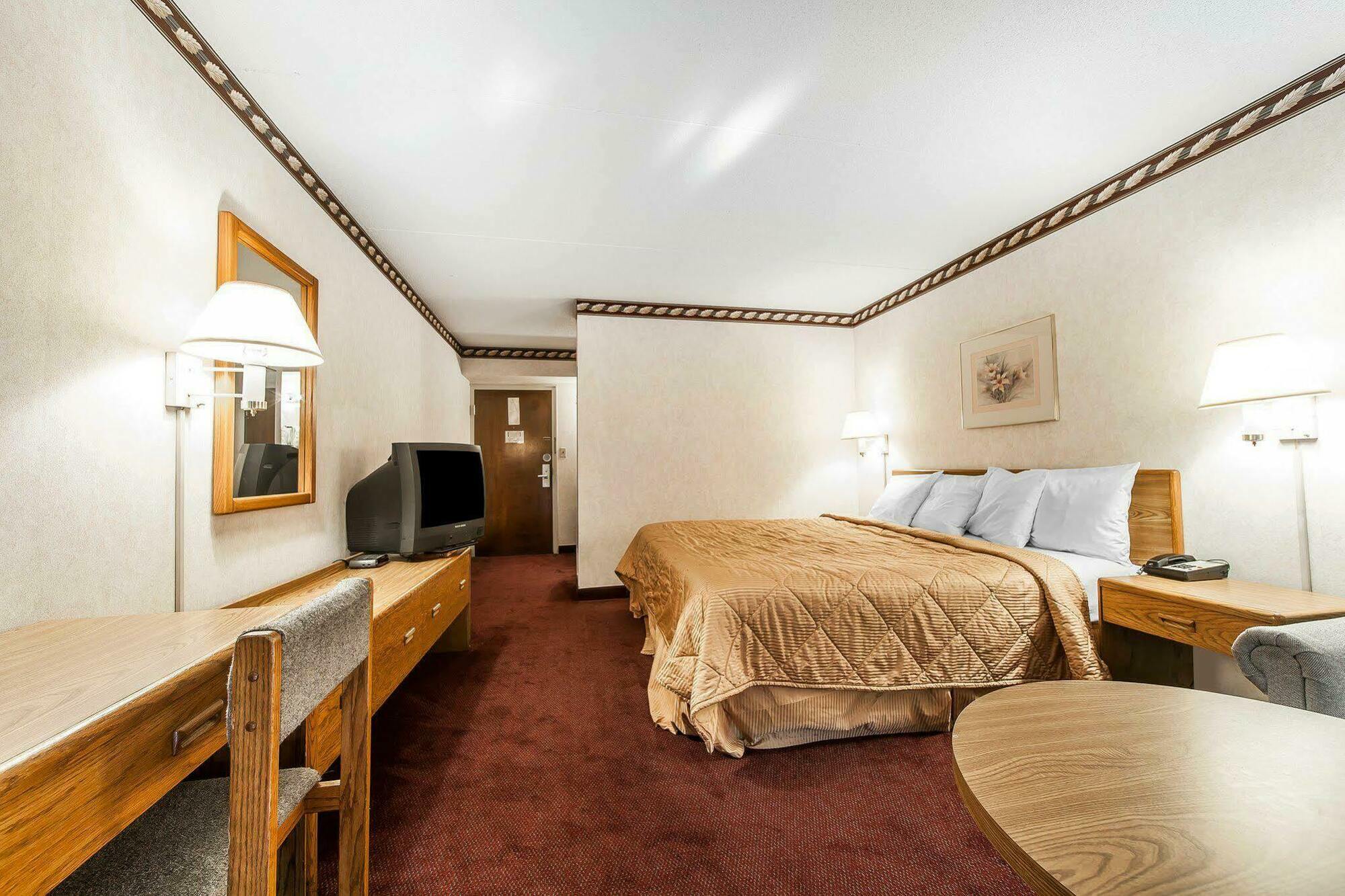 Rodeway Inn Суийтуотър Екстериор снимка